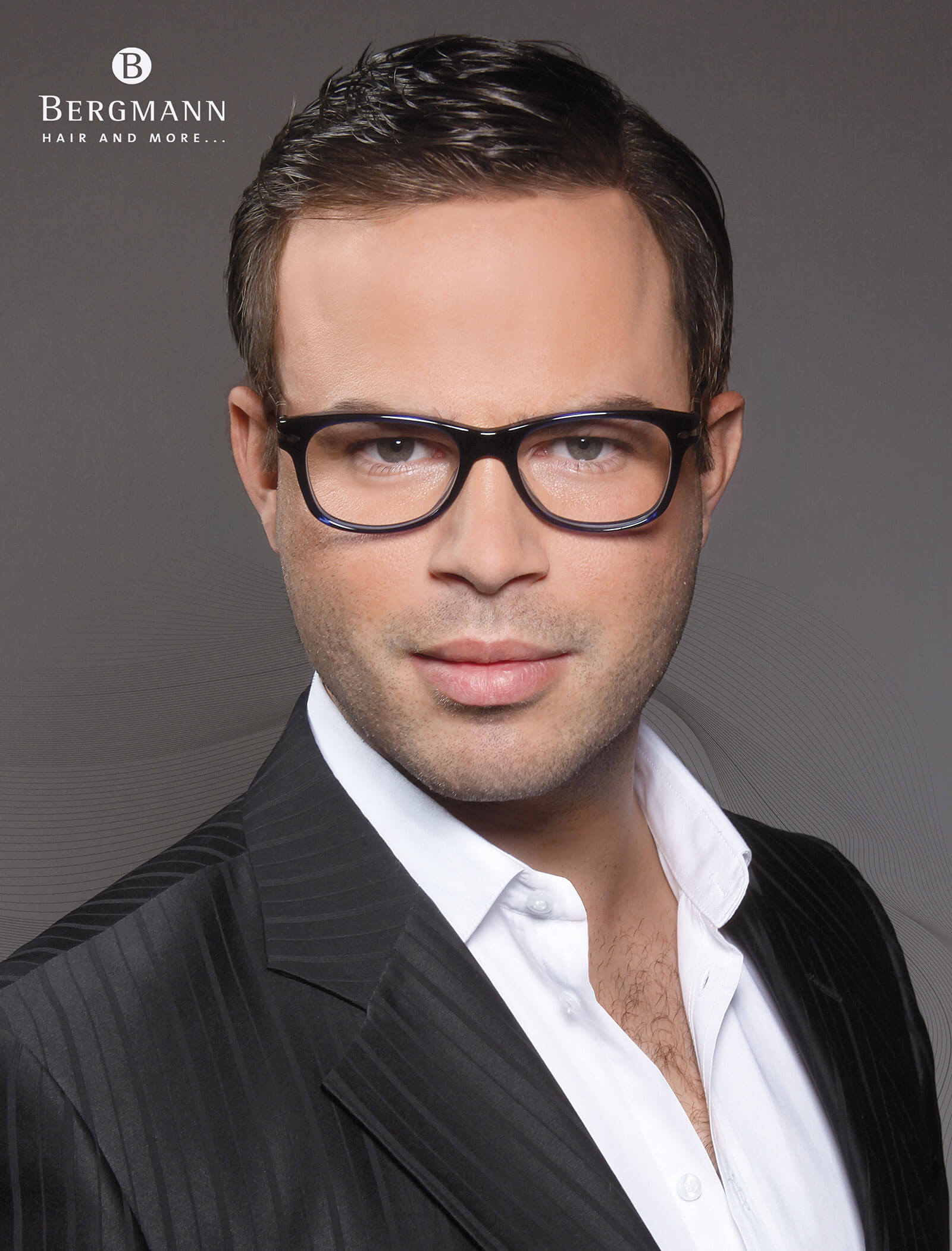 Haartransplantation - Portrait Mann mit vollen Haaren - Haarstudio Mayr in Bruneck