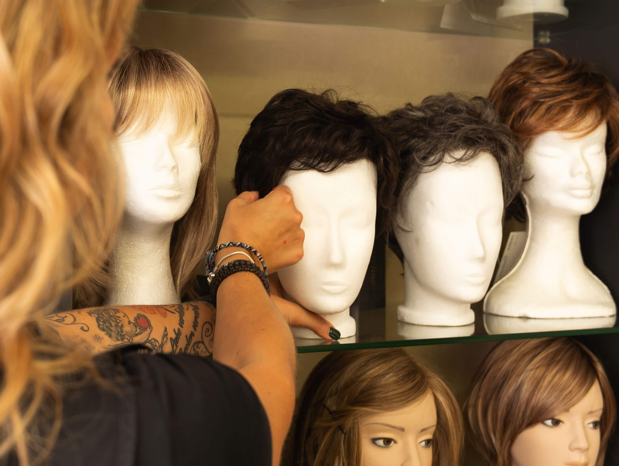 Diverse parrucche - fiducia in se stessi - Haarstudio Mayr a Brunico